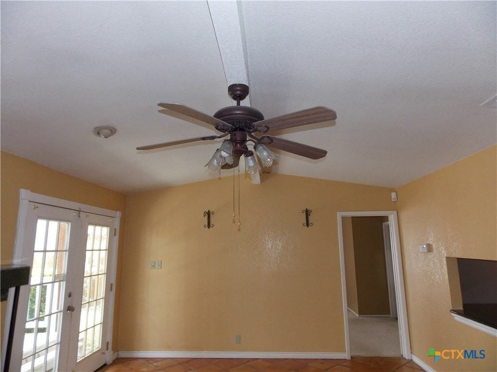 1414 Leander - Photo 4 of 23