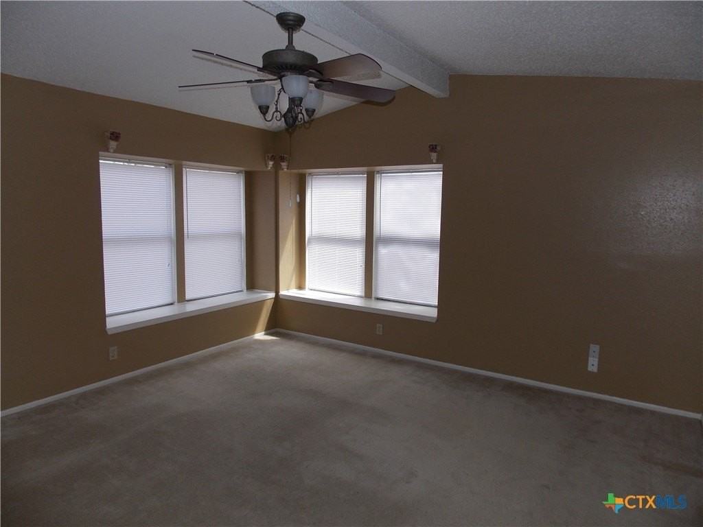 1414 Leander - Photo 5 of 23