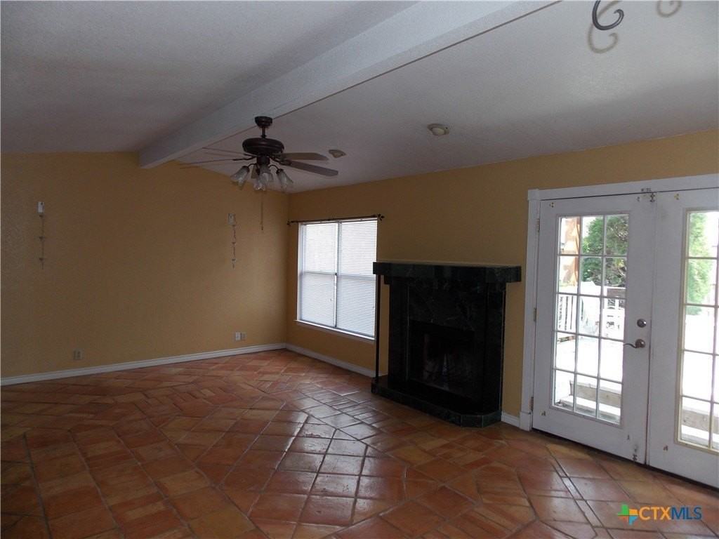 1414 Leander - Photo 6 of 23