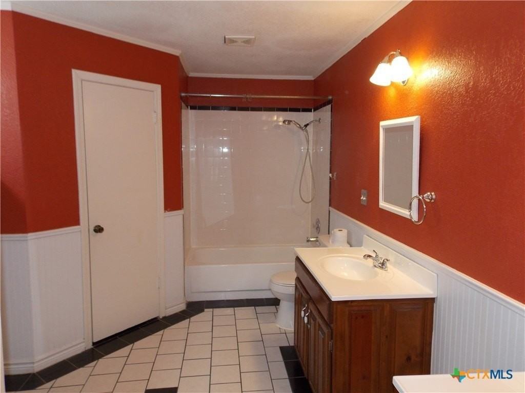 1414 Leander - Photo 7 of 23