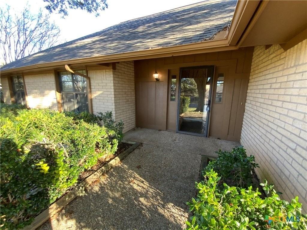 2429 Canyon Creek Dr - Photo 2 of 15