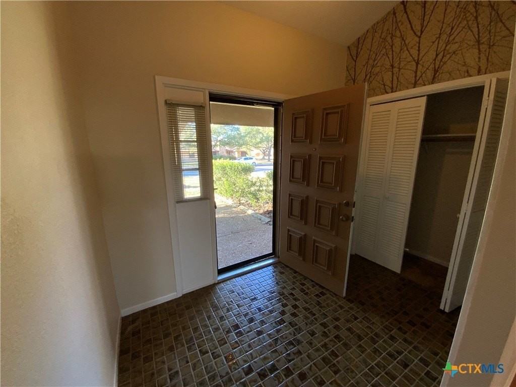 2429 Canyon Creek Dr - Photo 4 of 15