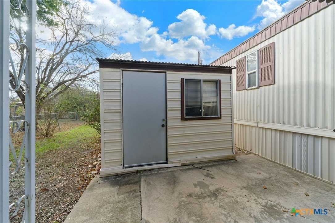 1506 Honeysuckle Ln - Photo 5 of 25