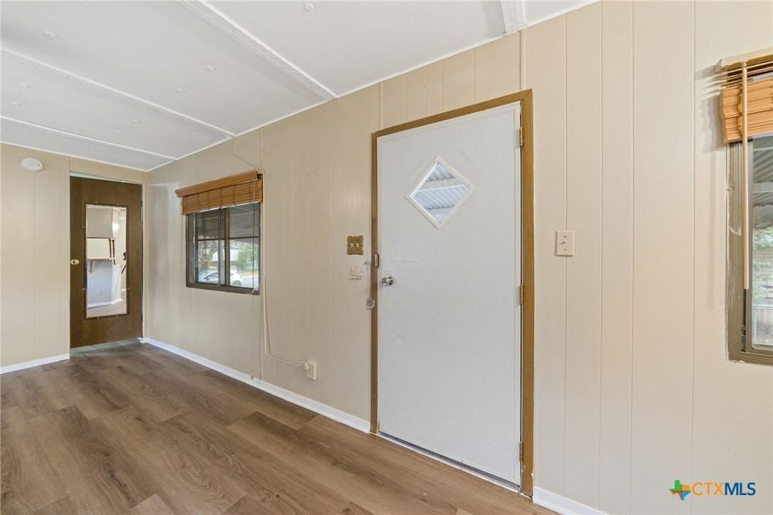 1506 Honeysuckle Ln - Photo 7 of 25