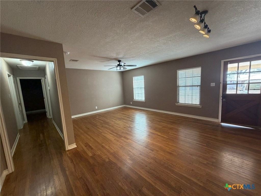 127 Hillcrest Dr - Photo 2 of 24