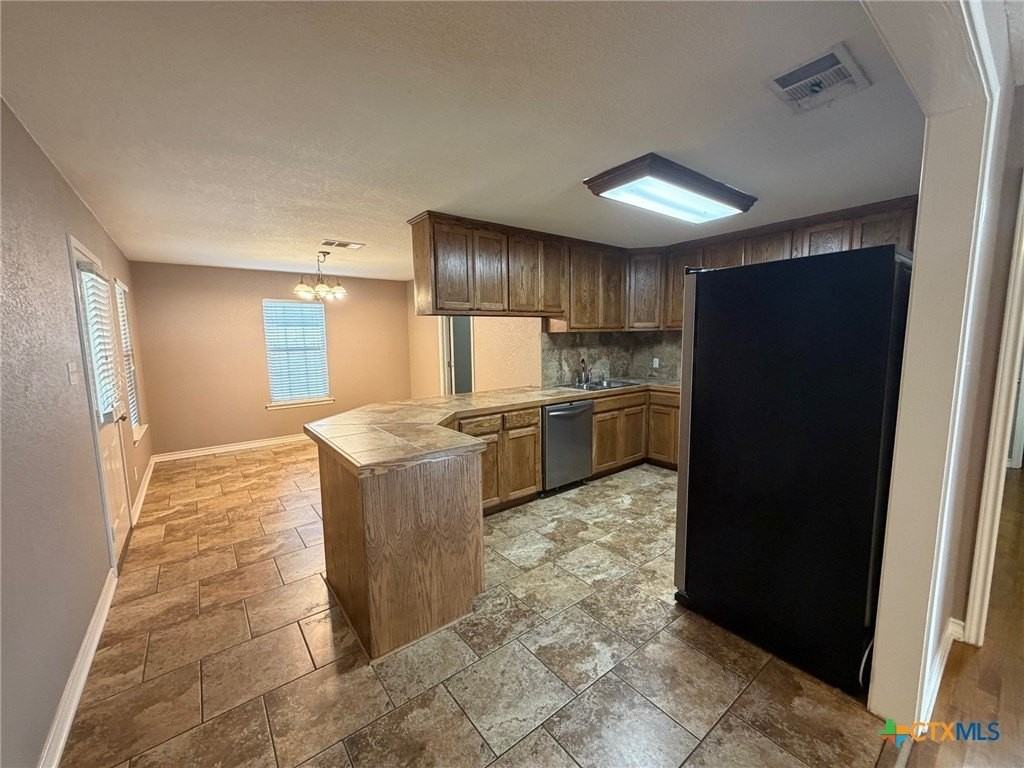 127 Hillcrest Dr - Photo 5 of 24