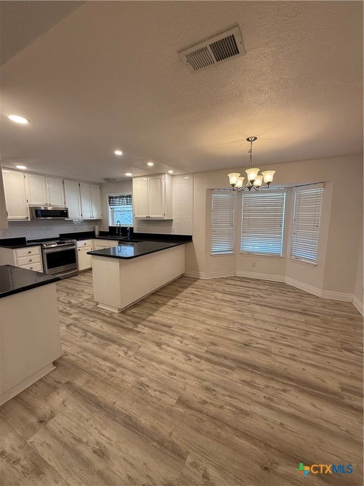 1211 Clearwater Dr - Photo 5 of 18