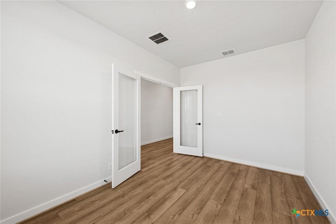 129 Radnor Rd - Photo 3 of 17