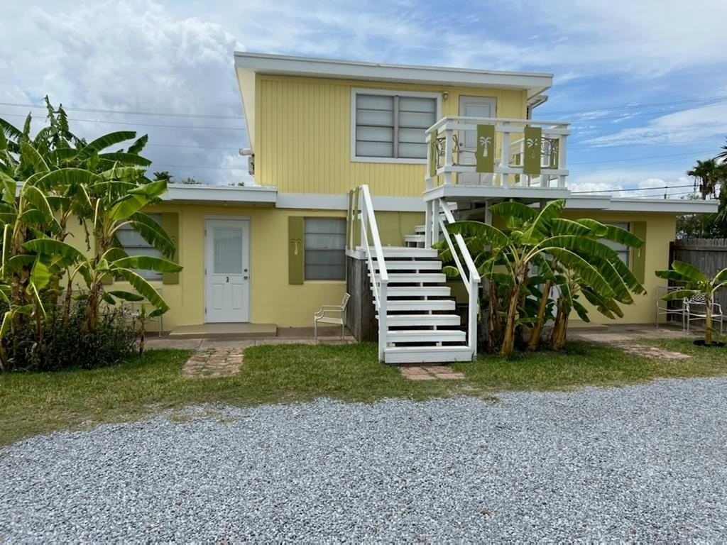 202 N Yturria St - Photo 2 of 7