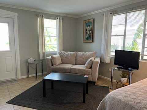 202 N Yturria St - Photo 3 of 7