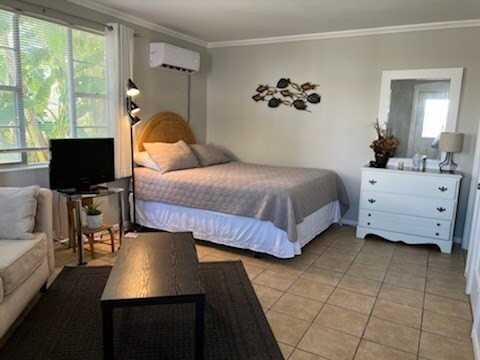 202 N Yturria St - Photo 5 of 7