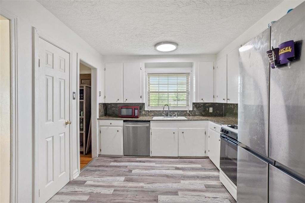 2207 Clooney St - Photo 4 of 18