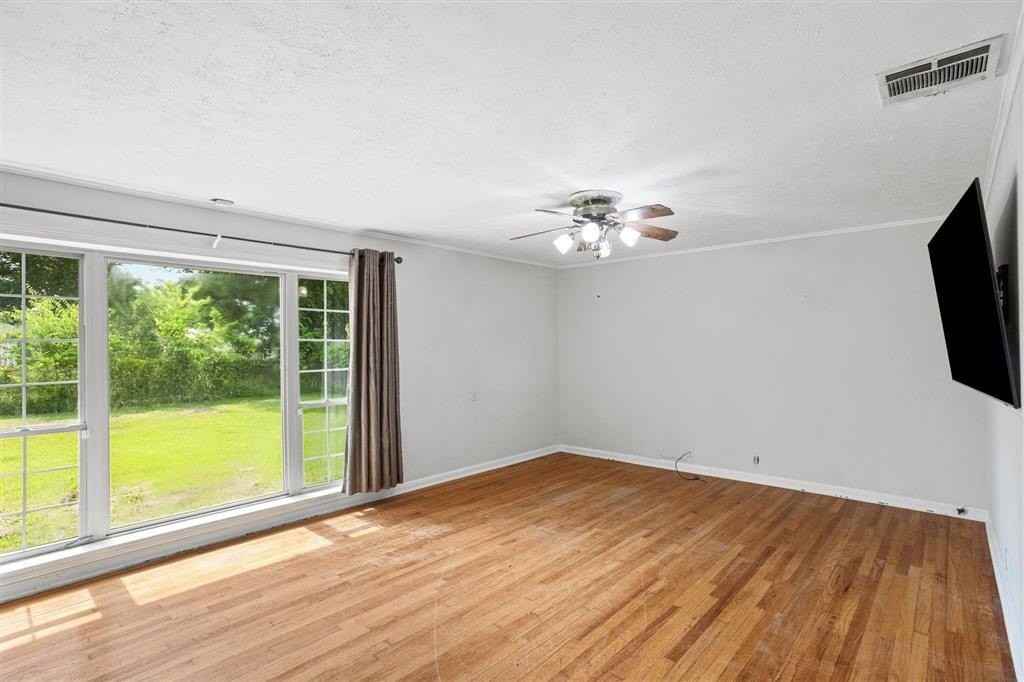 2207 Clooney St - Photo 5 of 18