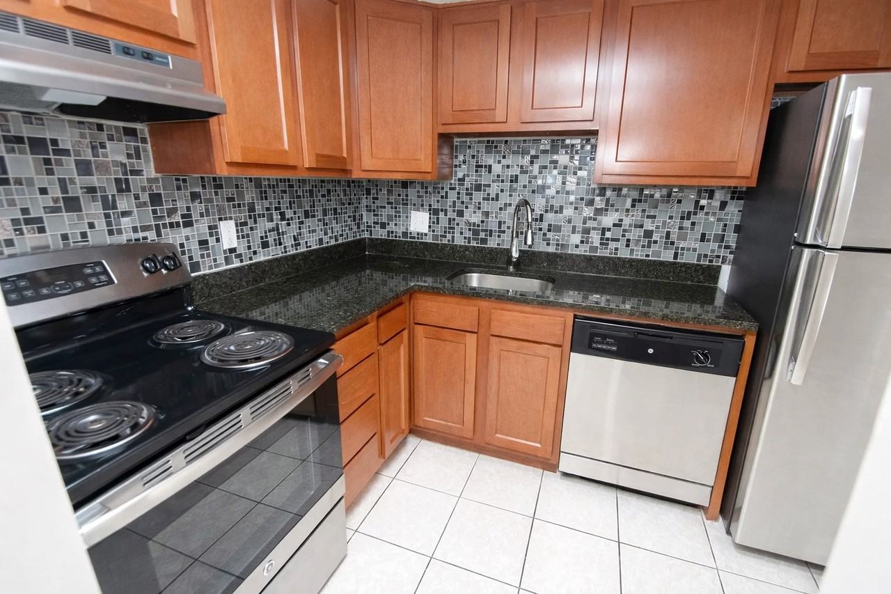 500 HOODRIDGE DRIVEAPT 406 #406 - Photo 4 of 16