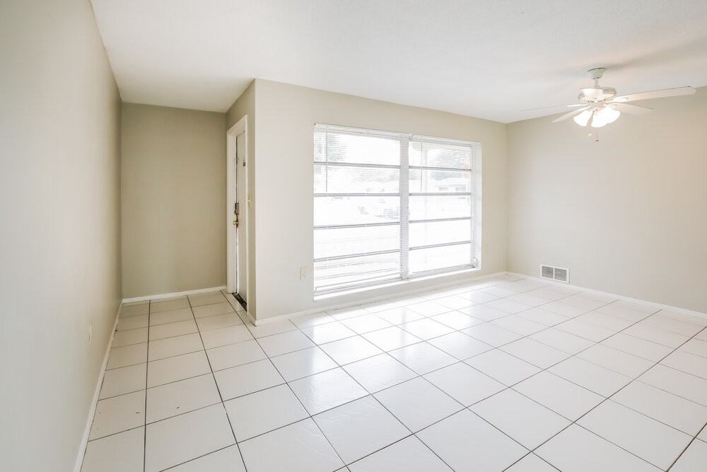 6885 Nw 27th Ct - Photo 4 of 19