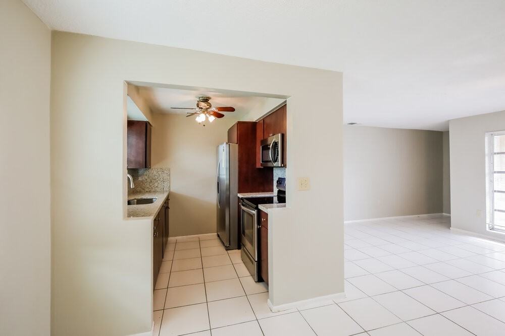 6885 Nw 27th Ct - Photo 7 of 19