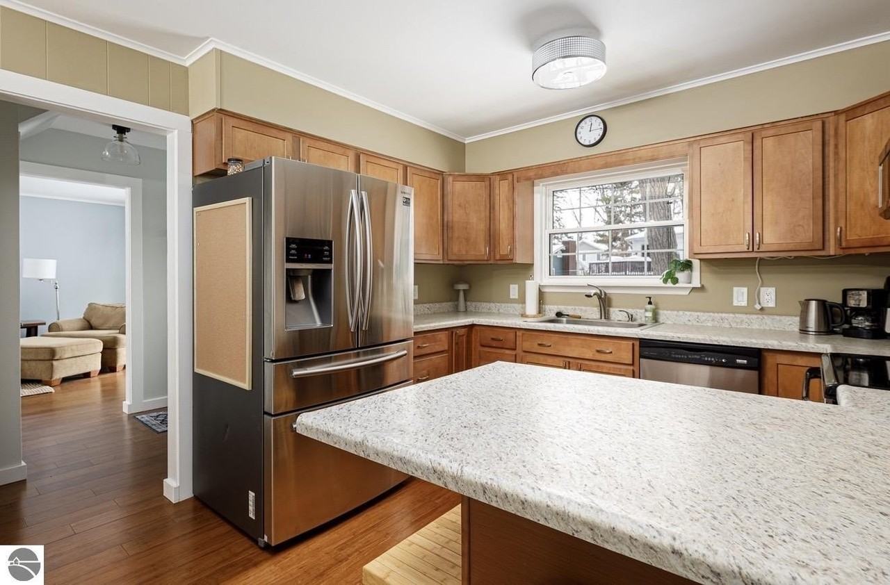 1704 Comanche St - Photo 2 of 45