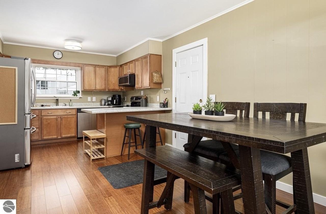 1704 Comanche St - Photo 3 of 45