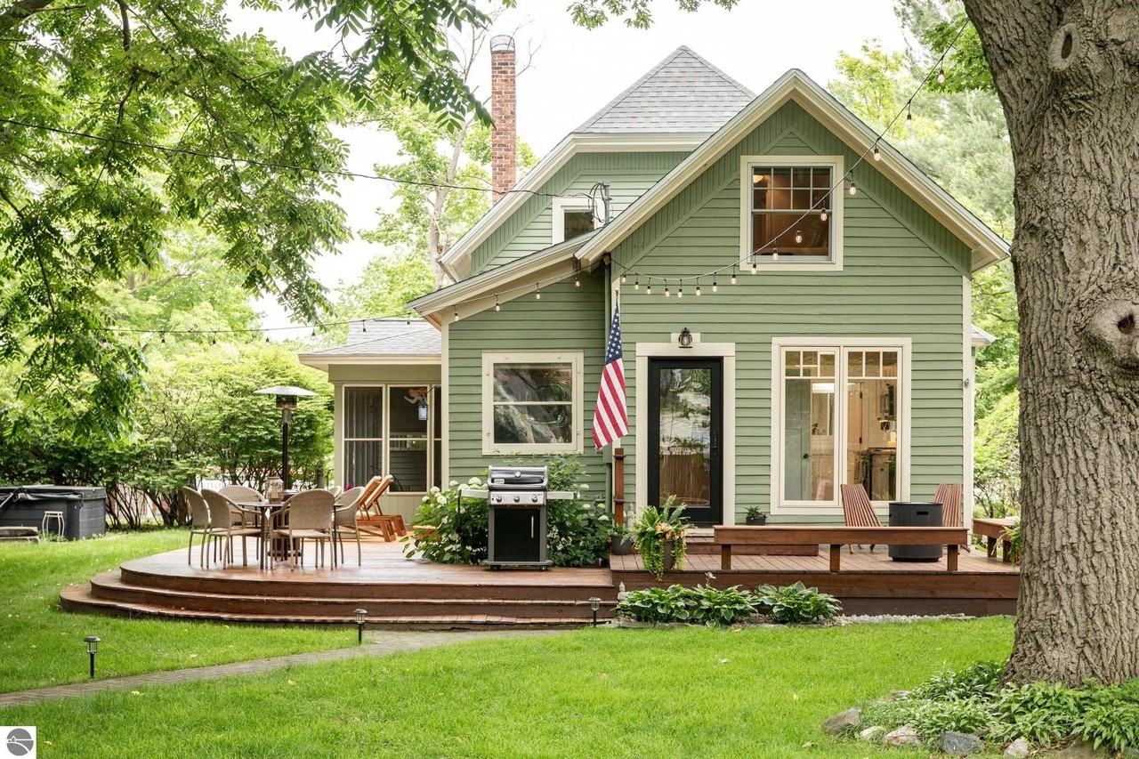 828 Washington St - Photo 4 of 50