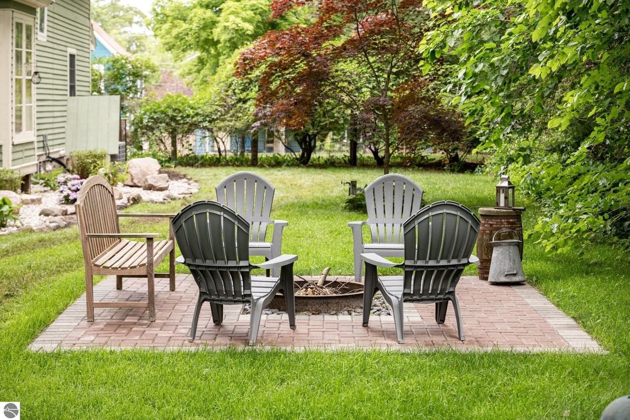 828 Washington St - Photo 5 of 50