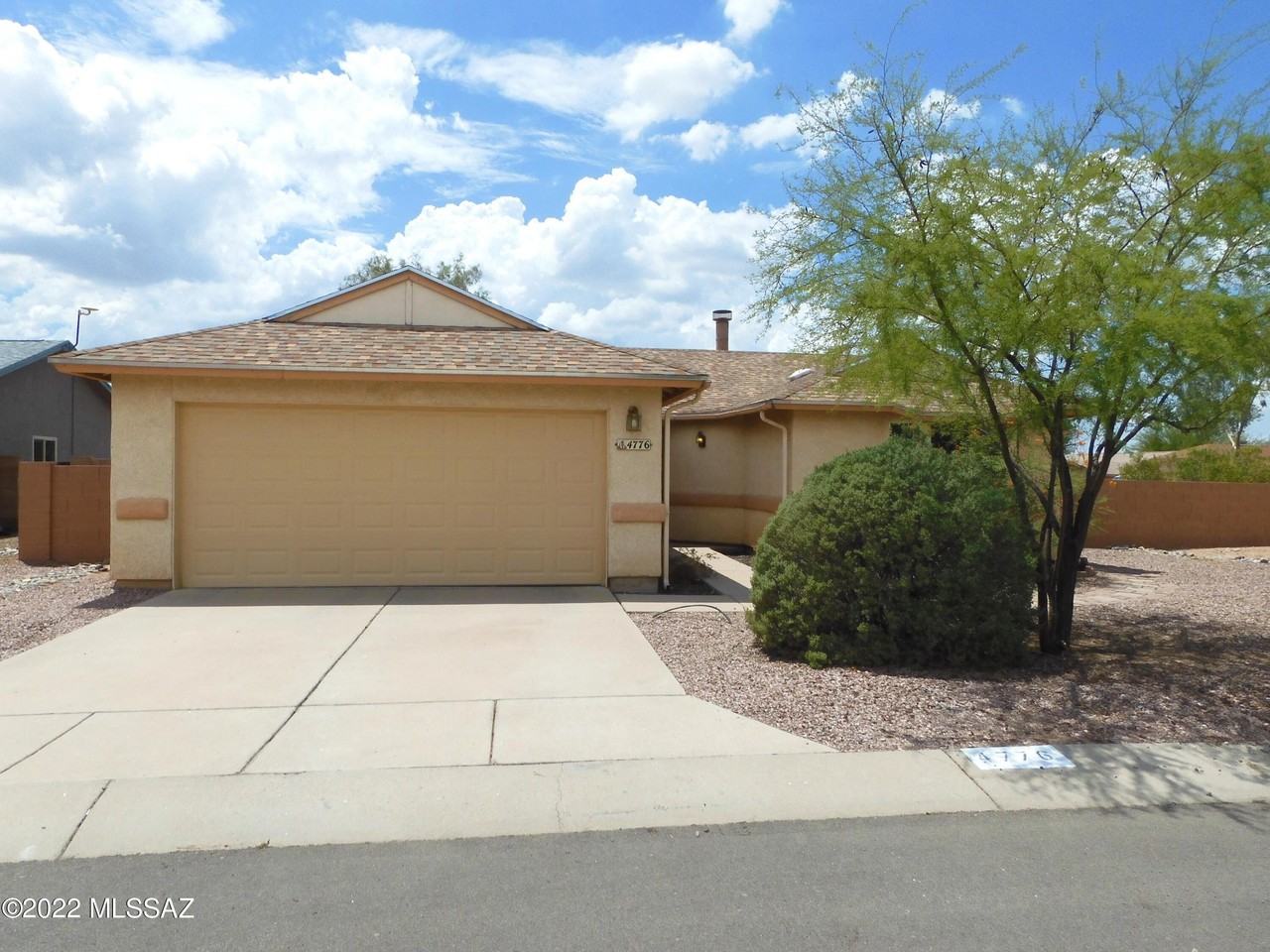 4776 W Rosebay St - Photo 2 of 32