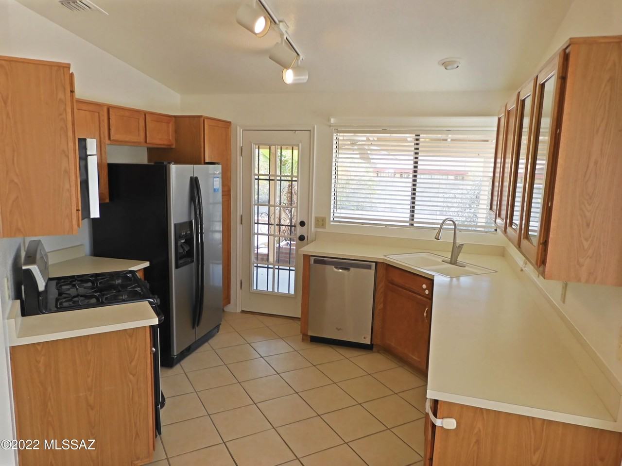 4776 W Rosebay St - Photo 7 of 32