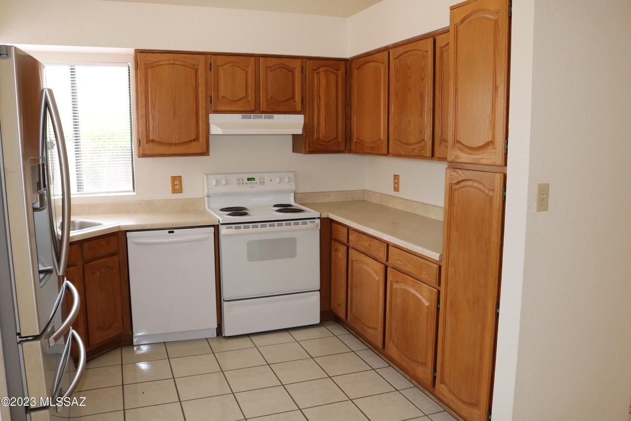 9690 N Donegal Pl - Photo 2 of 23