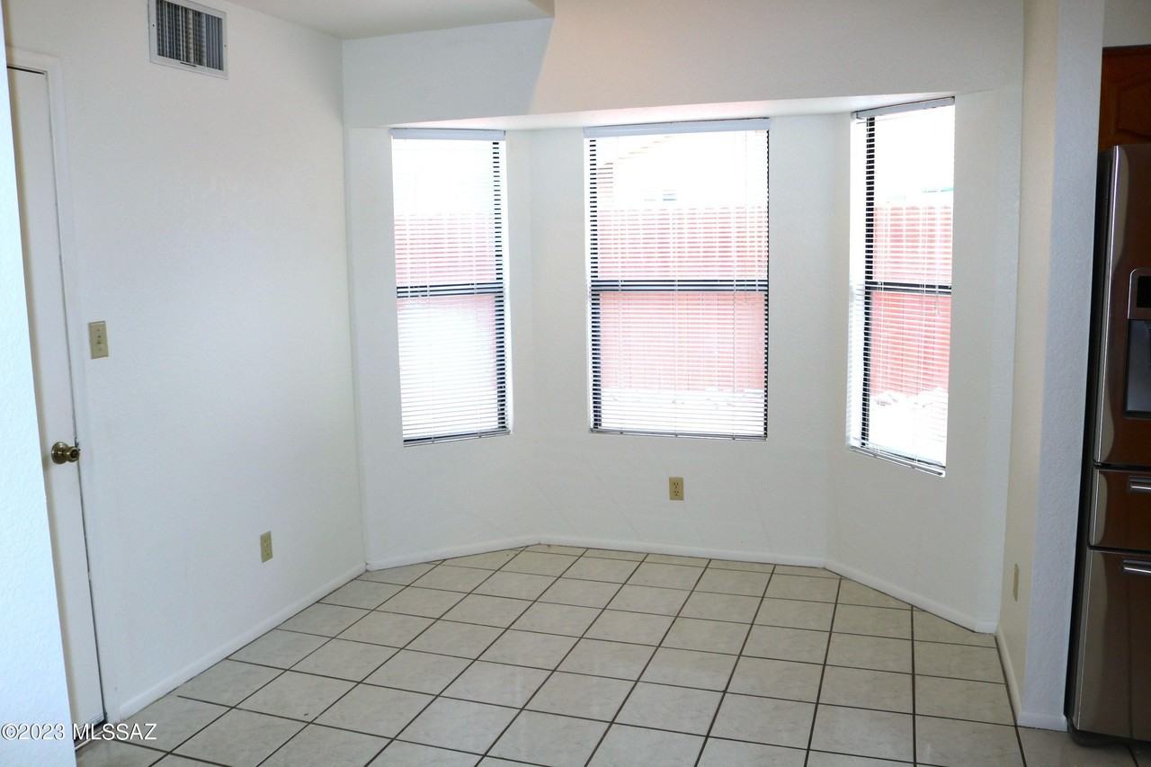 9690 N Donegal Pl - Photo 3 of 23