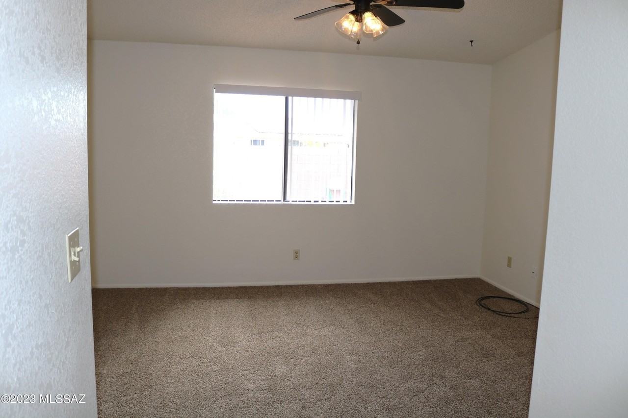 9690 N Donegal Pl - Photo 4 of 23