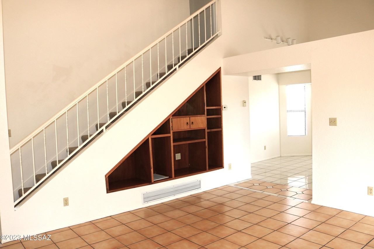 9690 N Donegal Pl - Photo 5 of 23