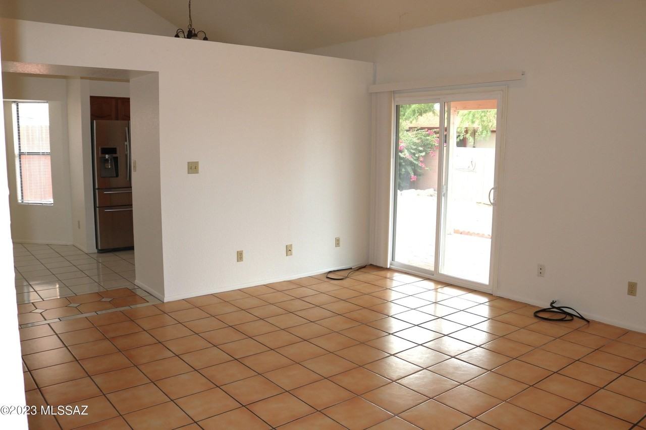 9690 N Donegal Pl - Photo 6 of 23