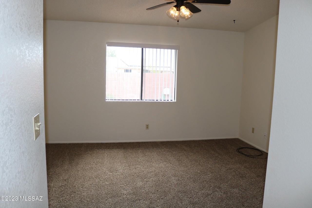 9690 N Donegal Pl - Photo 7 of 23