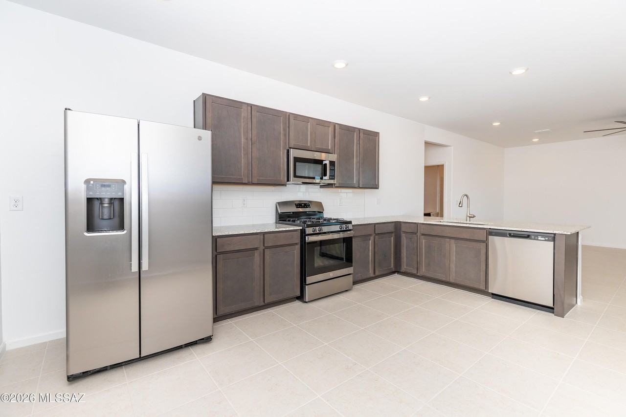 8775 E Creamy Cliffrose Trl - Photo 6 of 30