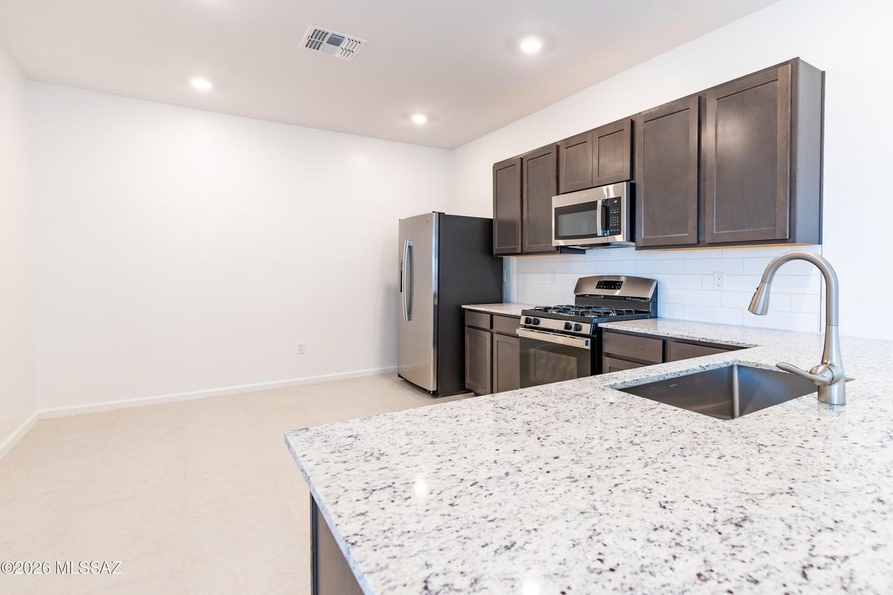 8775 E Creamy Cliffrose Trl - Photo 7 of 30