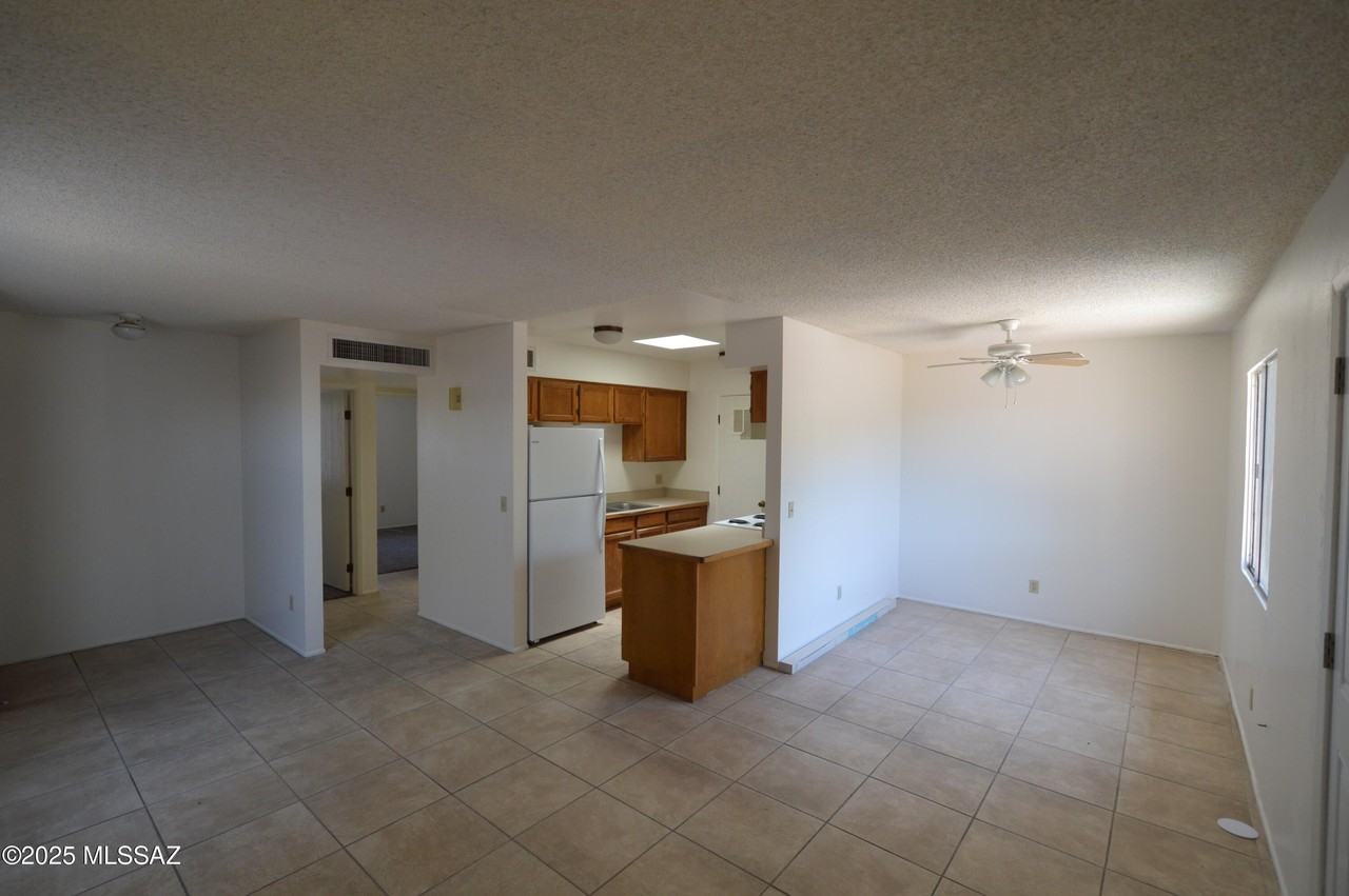 2427 N Orchard Ave - Photo 2 of 7