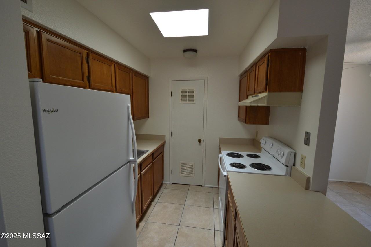 2427 N Orchard Ave - Photo 3 of 7