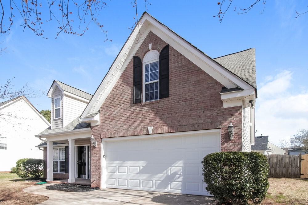 1412 Williamsburg Ln - Photo 5 of 17