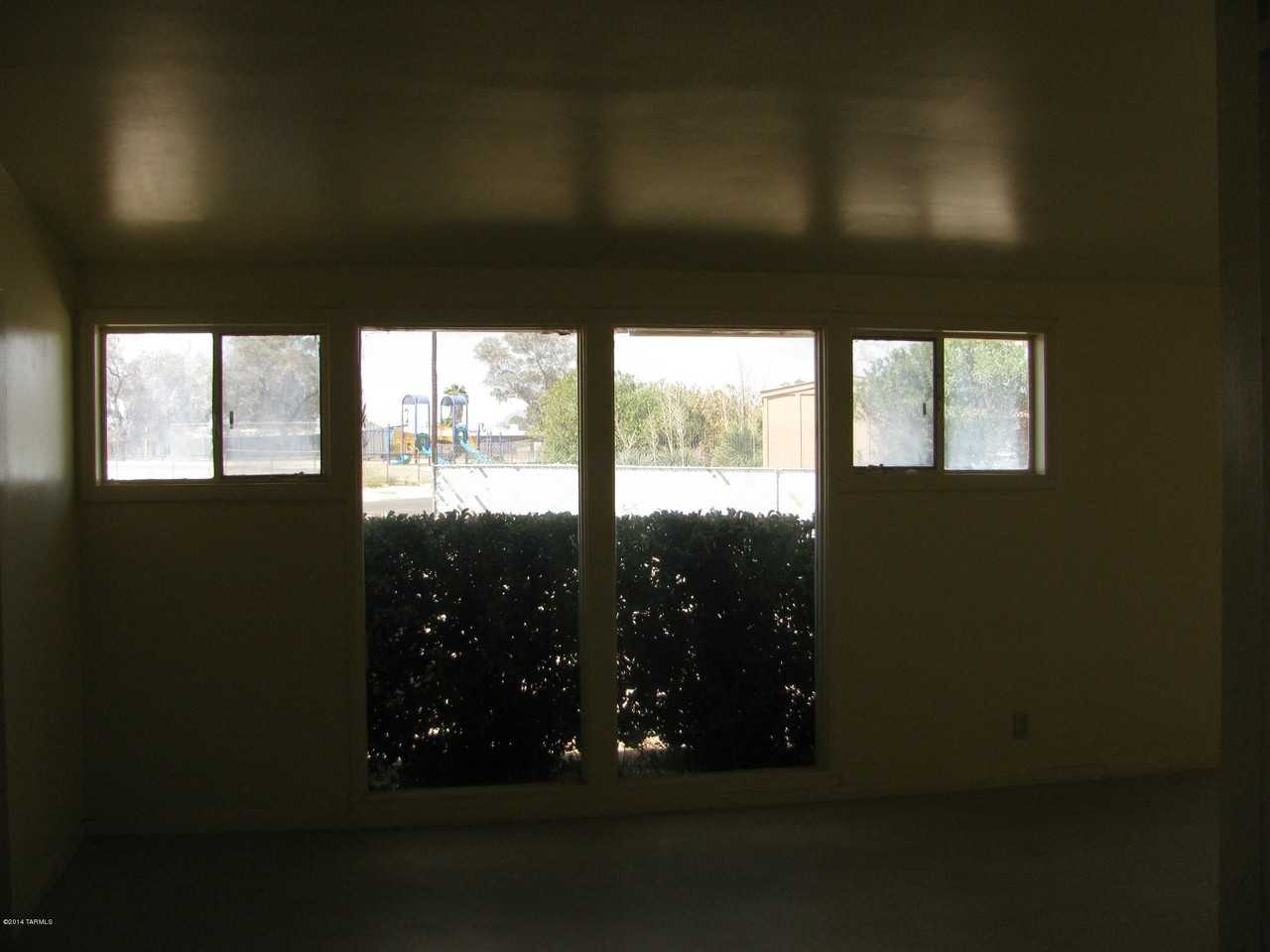 2411 E Menor Stra - Photo 4 of 10