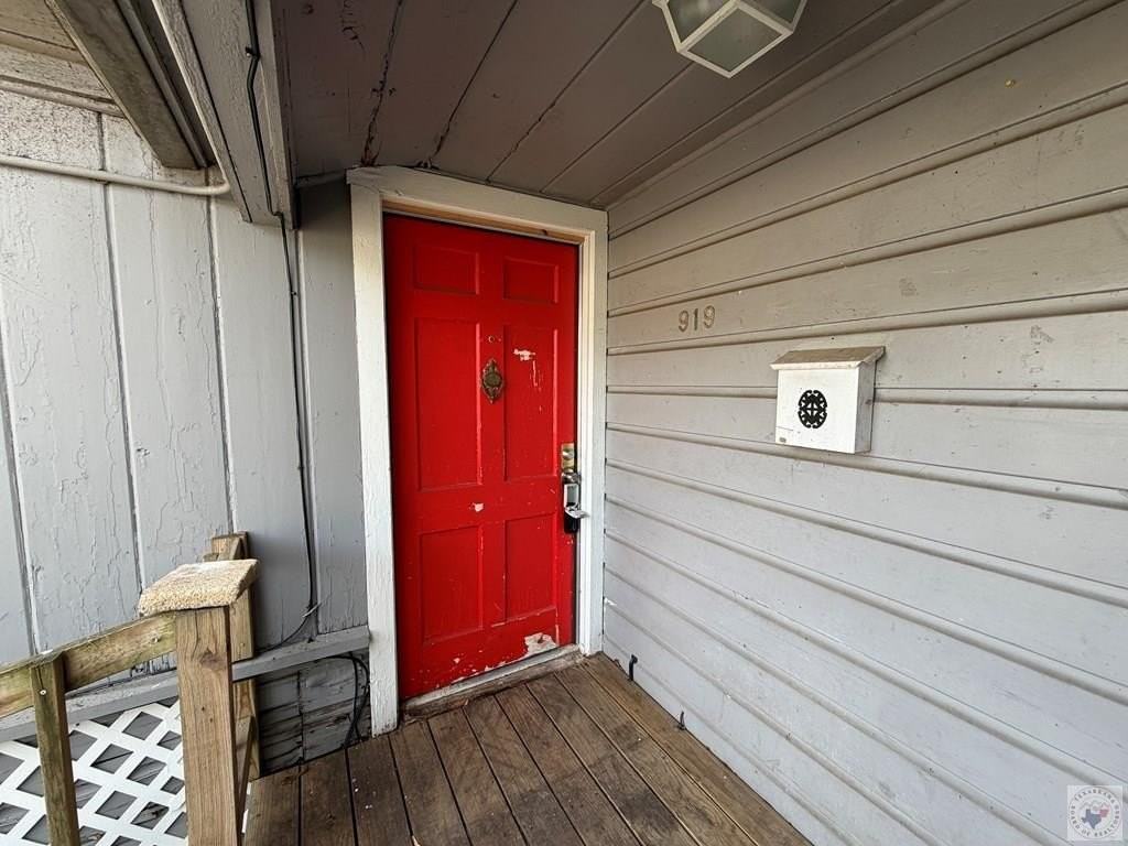 919 Richmond Rd - Photo 2 of 12