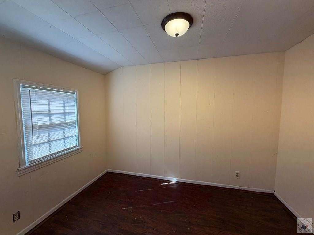 919 Richmond Rd - Photo 3 of 12