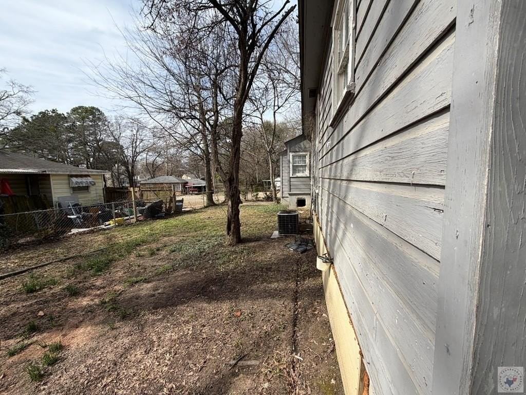 919 Richmond Rd - Photo 7 of 12