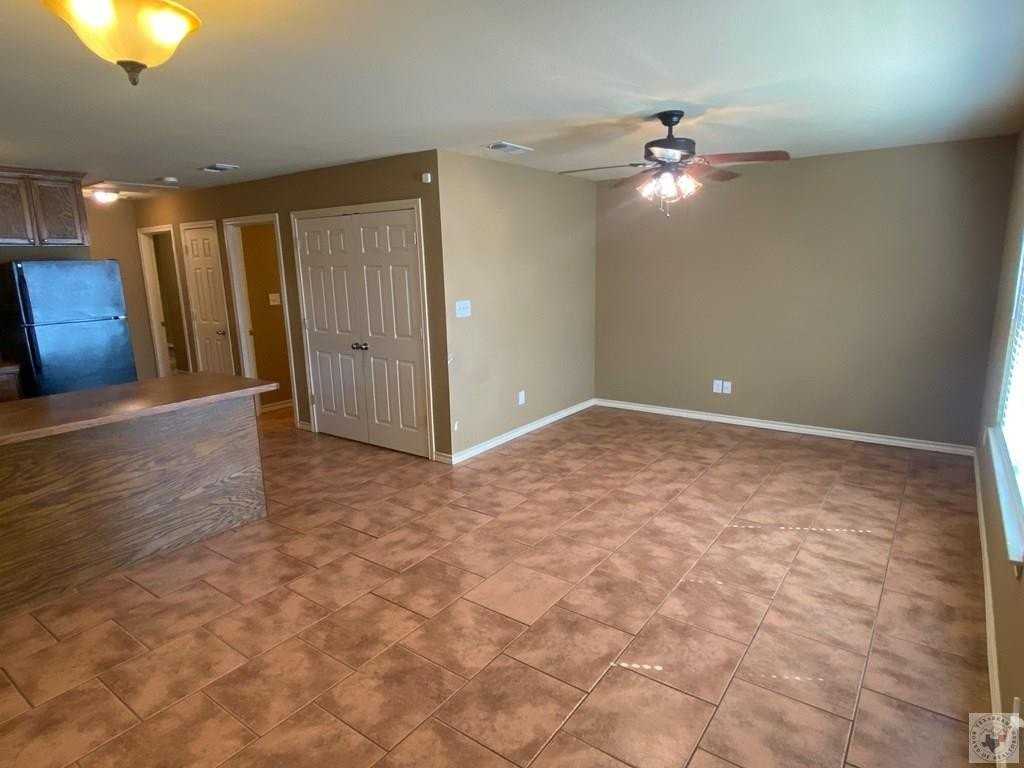 209 E 37th St - Photo 2 of 11