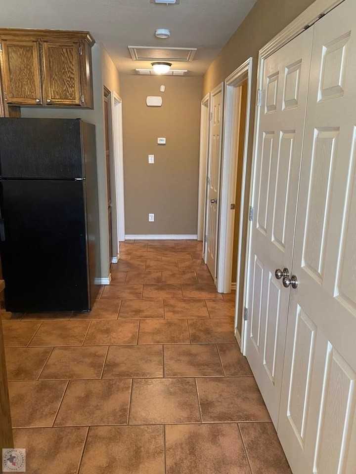 209 E 37th St - Photo 5 of 11