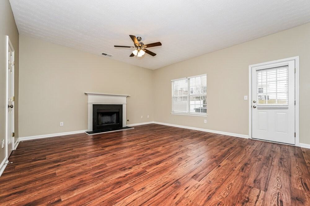 330 Greenway Dr - Photo 4 of 17