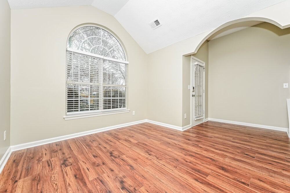 330 Greenway Dr - Photo 5 of 17