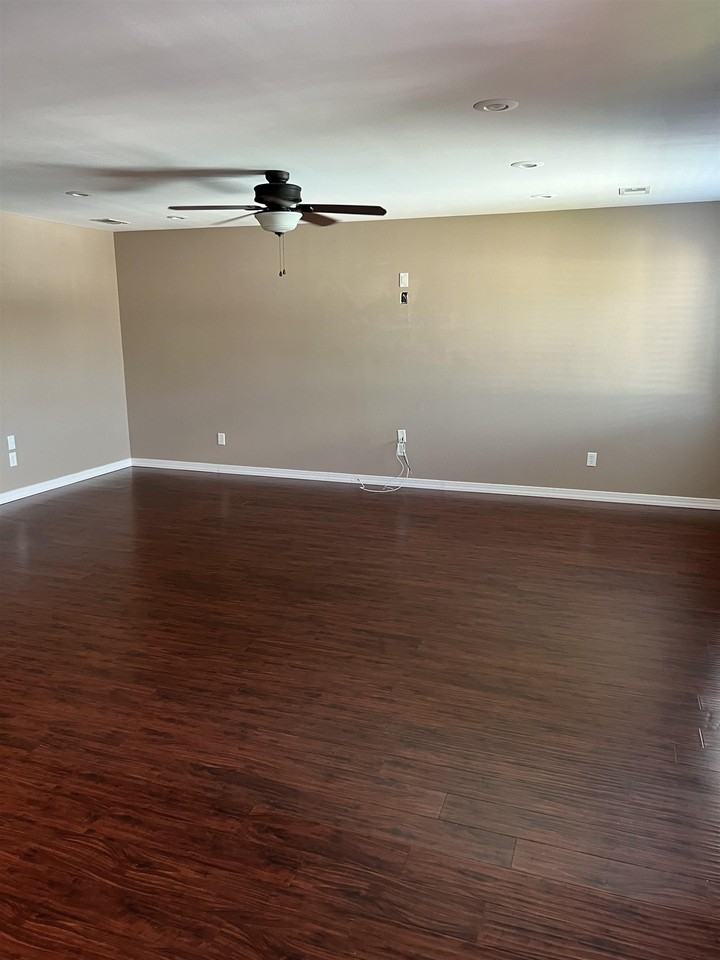 1309 Airport Dr Apt C09 #C09 - Photo 4 of 22