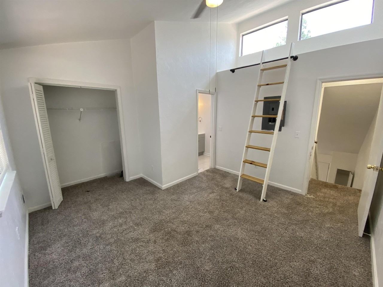 1242 High Rd - Photo 2 of 10