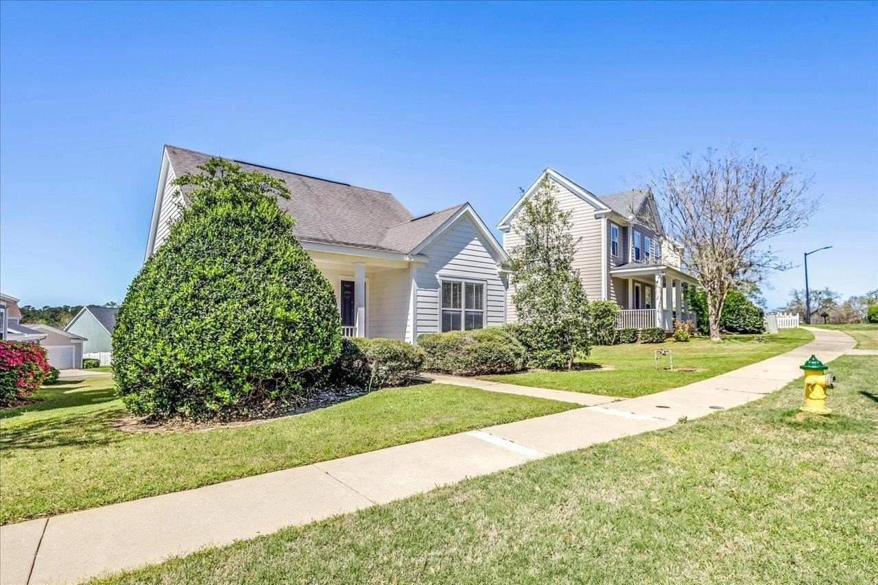 3570 Four Oaks Blvd - Photo 2 of 41