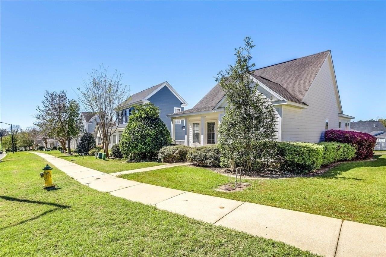 3570 Four Oaks Blvd - Photo 3 of 41