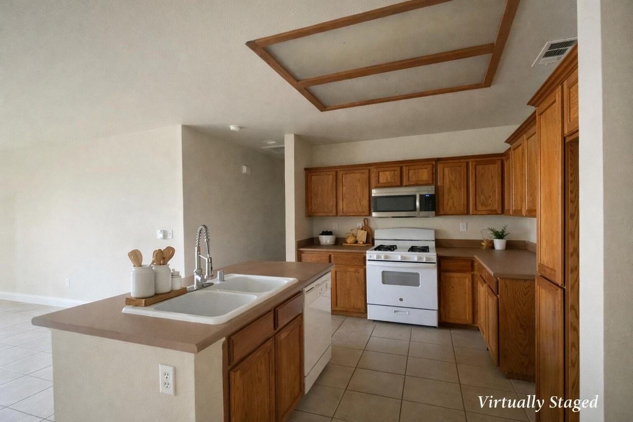 922 W James Ct - Photo 3 of 9